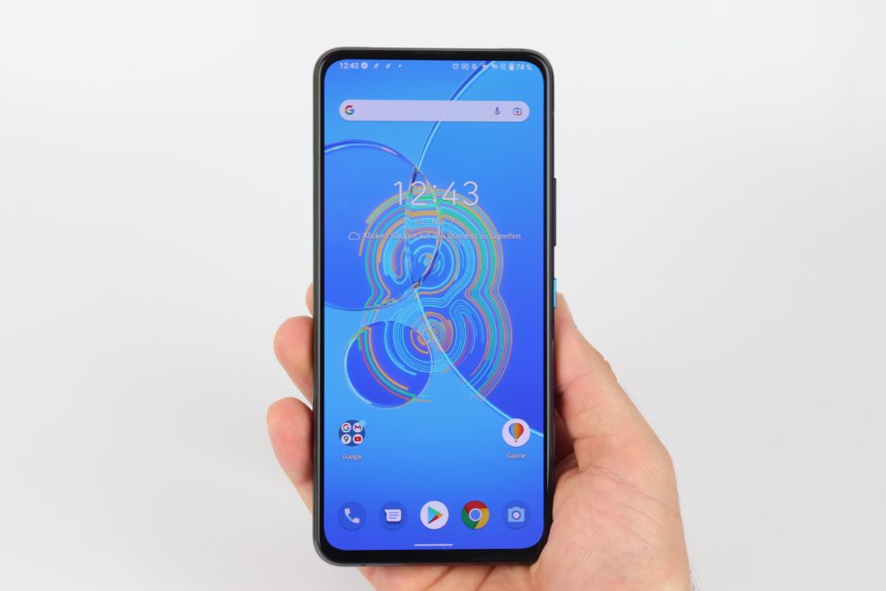 Asus Zenfone 8 Hand 1