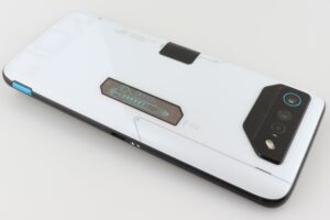 ASUS ROG Phone 7 Ultimate Test Produktfotos Design 3