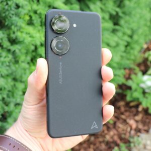 Asus ZenFone 10 Test Produktfotos draussen 2