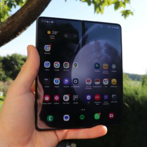 Samsung Galaxy Z Fold 5 Test Produktfotos Display draussen 3