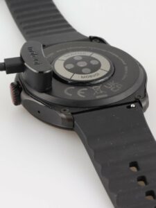 TicWatch Pro 5 Enduro Test Produktfotos Aufladen