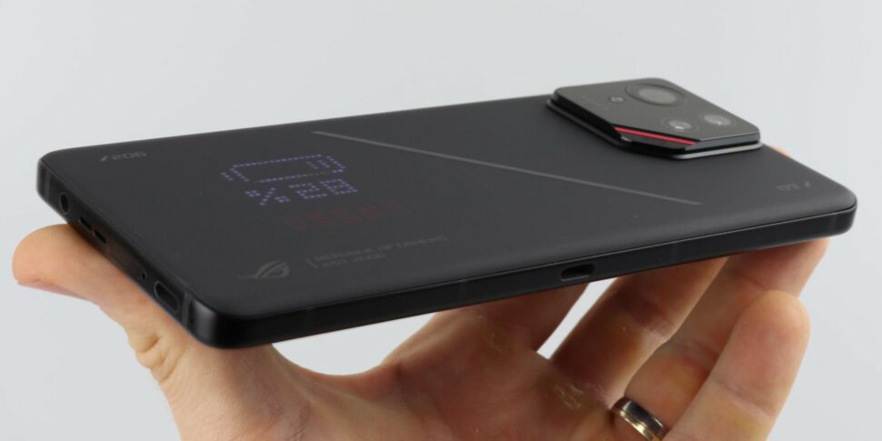 Asus ROG Phone 9 Test Produktbilder Design Hand 1