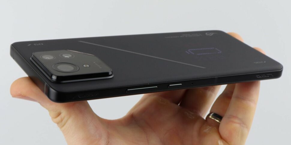 Asus ROG Phone 9 Test Produktbilder Design Hand 2