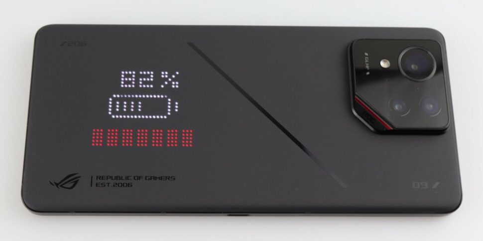 Asus ROG Phone 9 Test Produktbilder Zweitdisplay 1