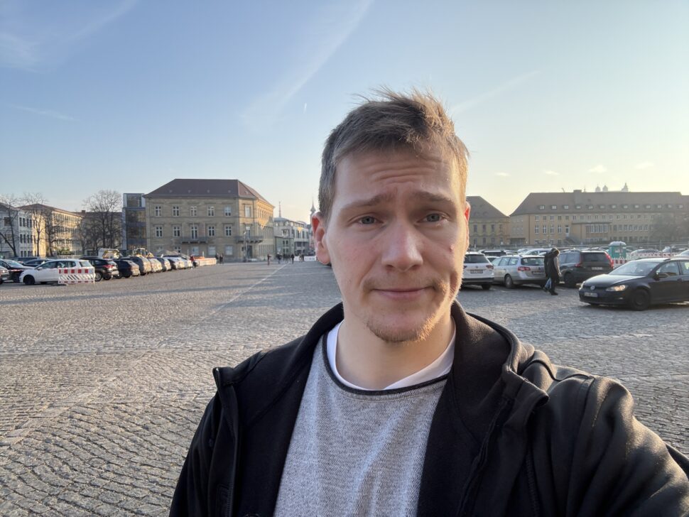 Kameravergleich Feb 25 iPhone 16 Pro Max Selfie Tag 3