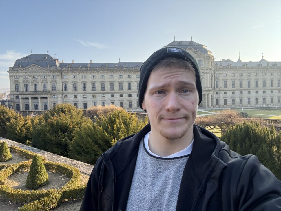 Kameravergleich Feb 25 iPhone 16 Pro Max Selfie Tag