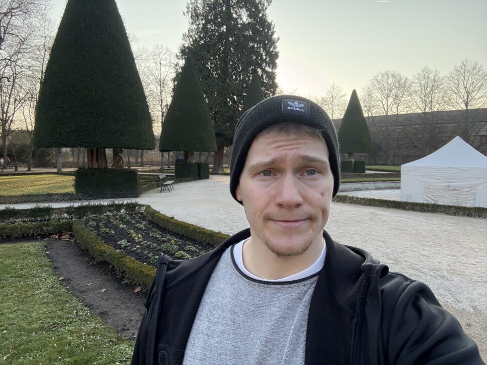 Kameravergleich Feb 25 iPhone 16 Pro Max Selfie Tag 2
