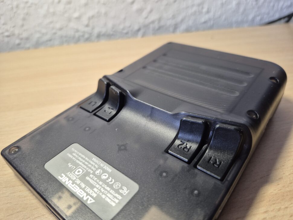 Anbernic RG40XX V Verarbeitung Tasten und Sticks 6