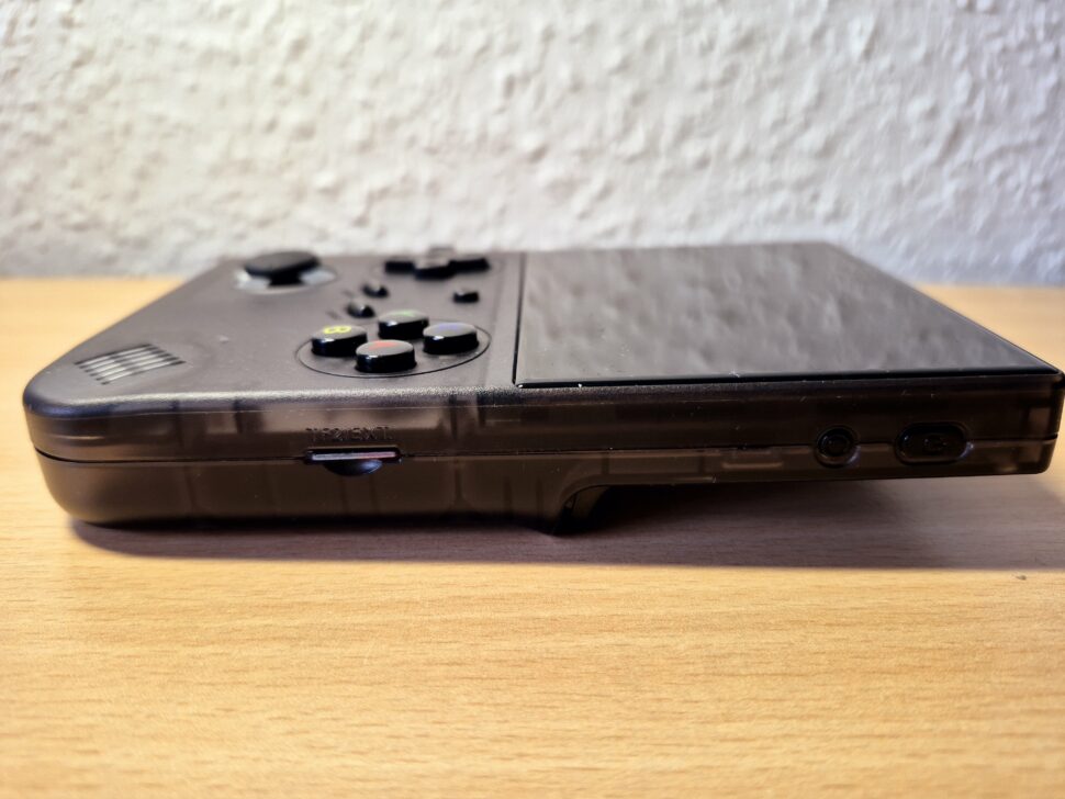 Anbernic RG40XX V Verarbeitung und Anschluesse 13