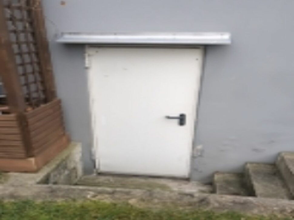 Fehlende Dämmung des Türrahmens