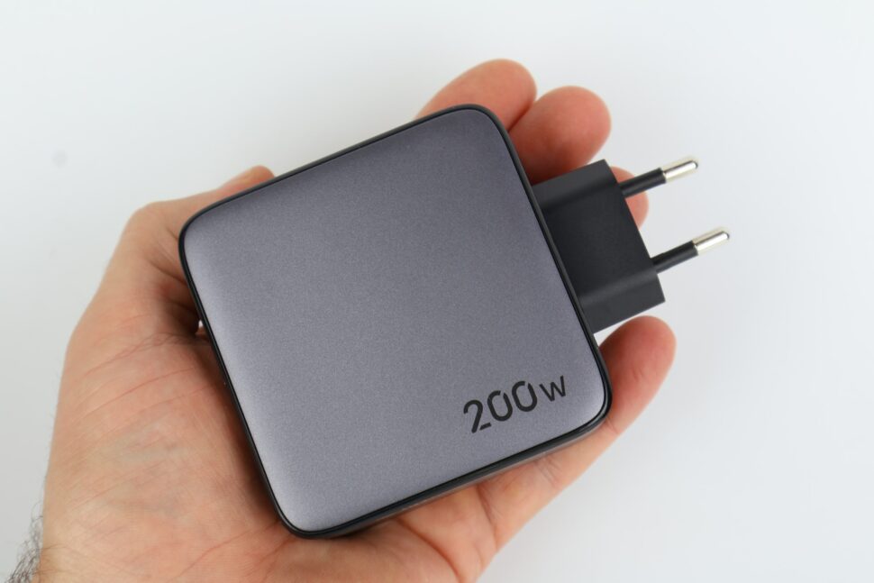 Ugreen 200W Ladeadapter Design 1