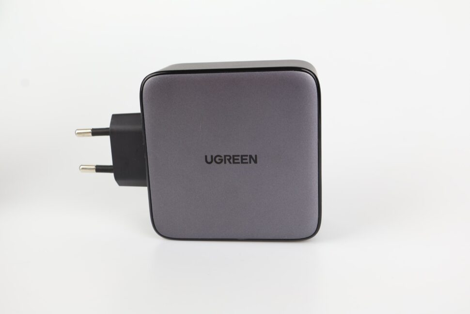 Ugreen 200W Ladeadapter Design 4