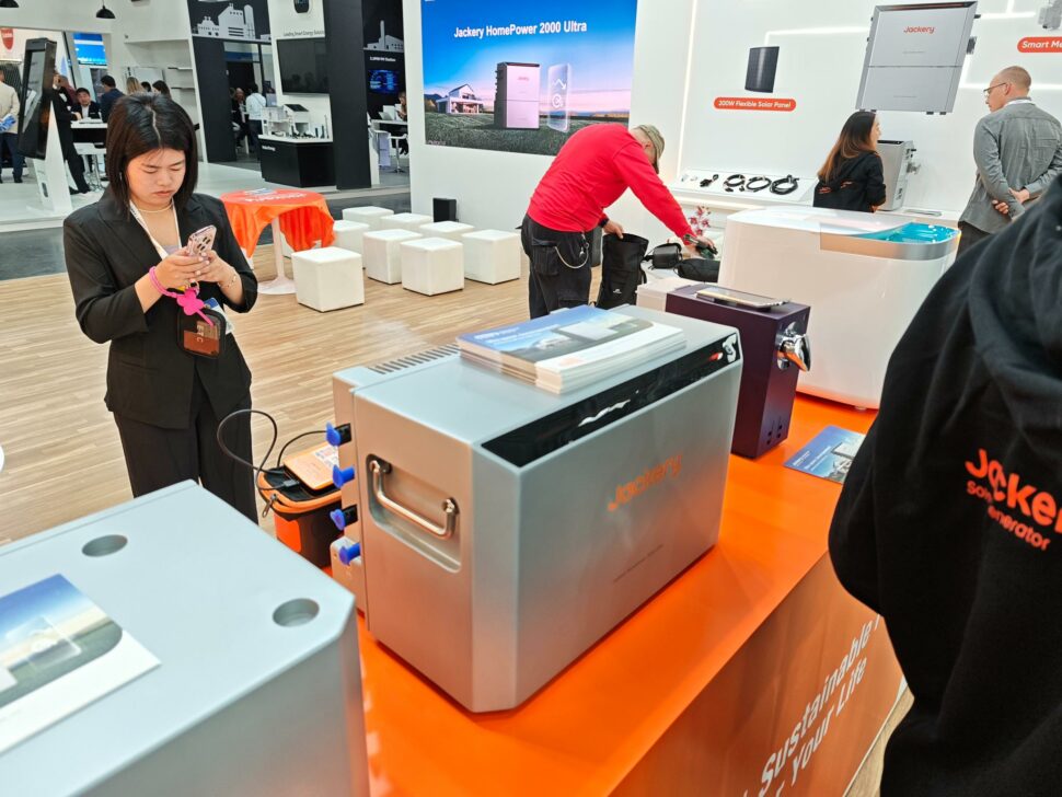 Jackery Intersolar 2025 10