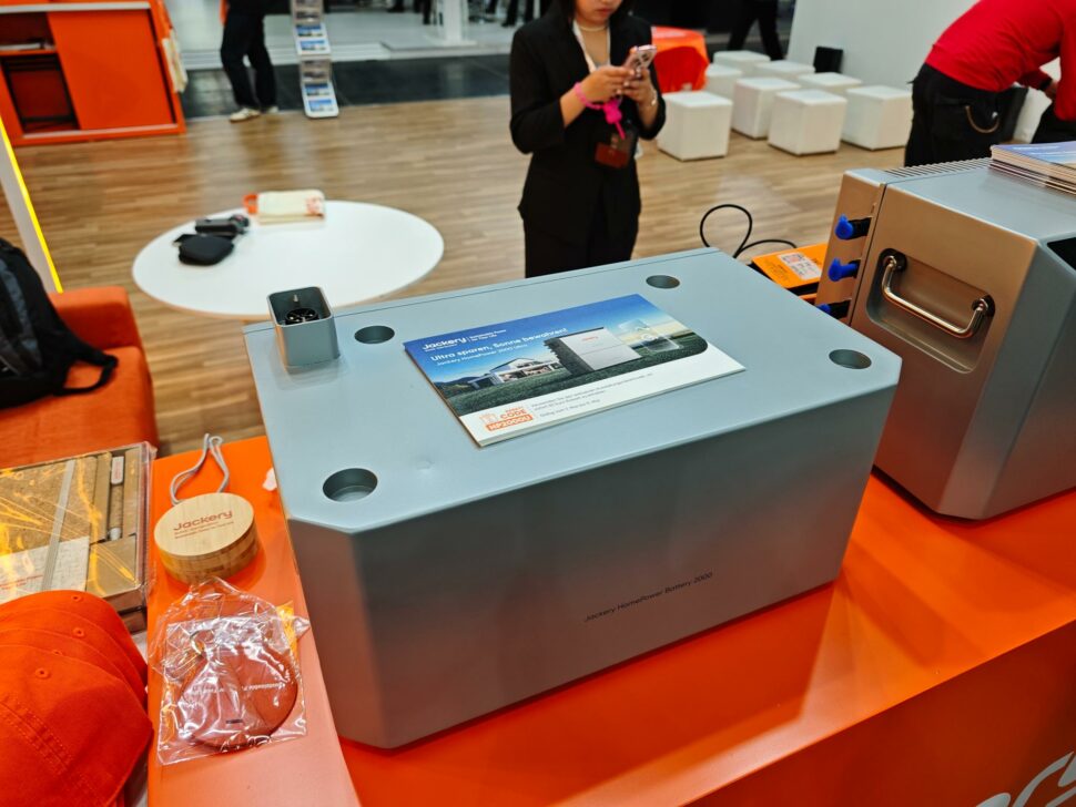 Jackery Intersolar 2025 9