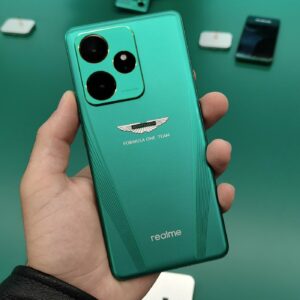 Realme GT 7 EU Launch Hand 3