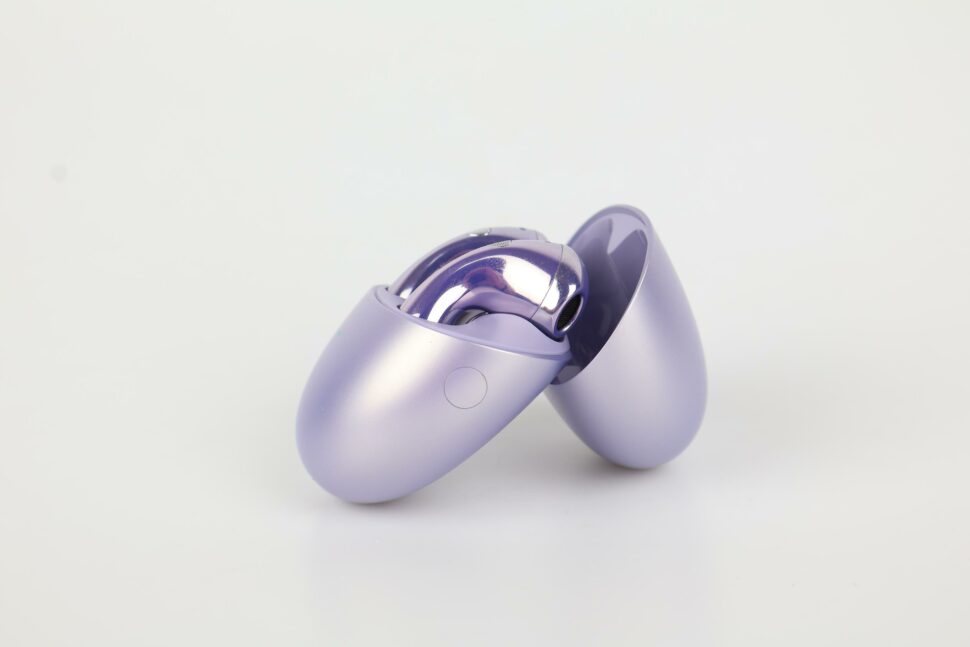 Huawei FreeBuds 6 Pairing Button