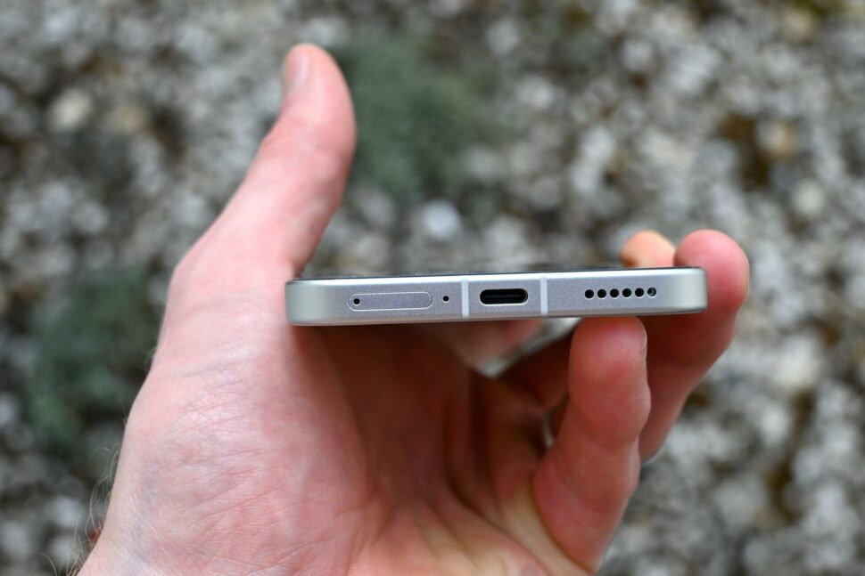 Poco F7 usb port