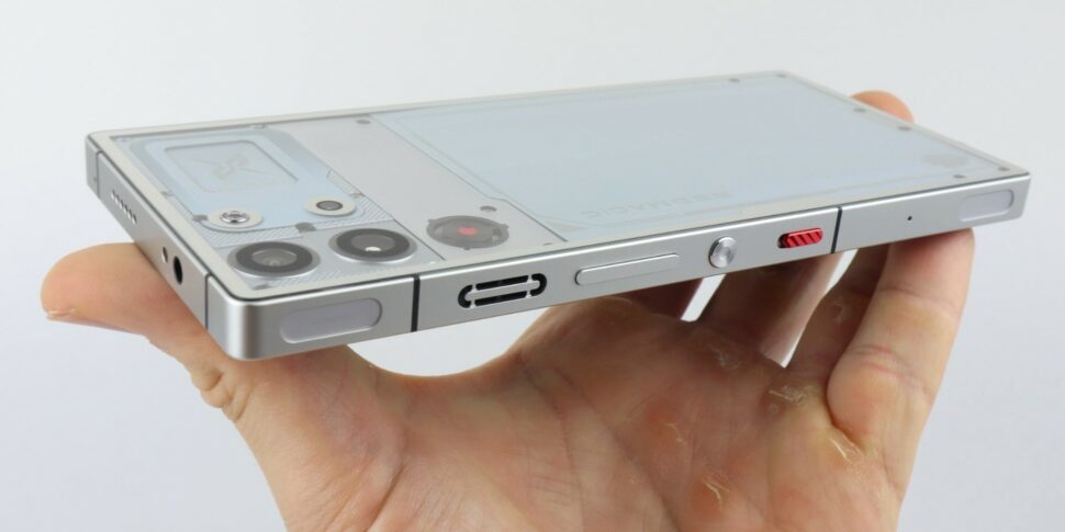 RedMagic 10S Pro Test Design Hand