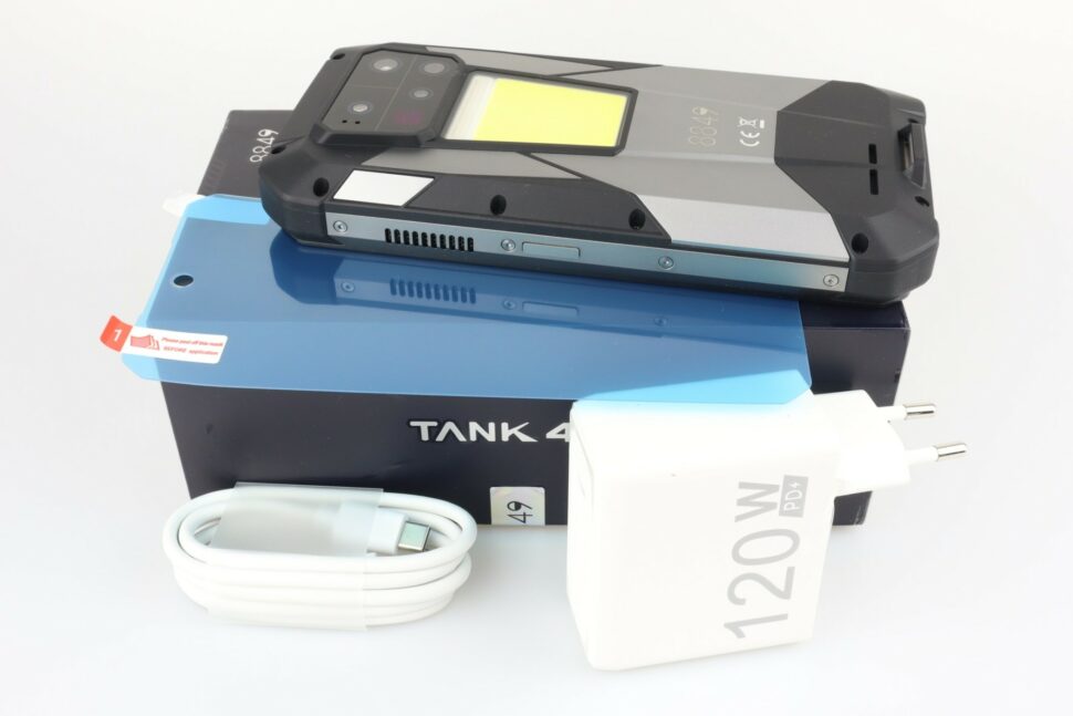 8849 Tank 4 Pro Test Lieferumfang