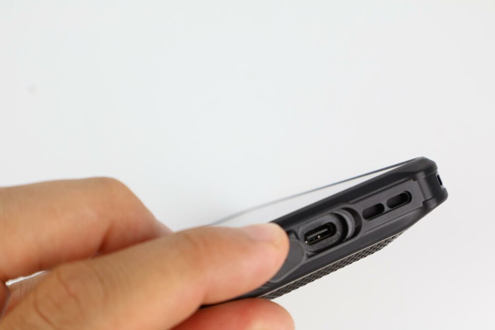 Ulefone Armor X16 Pro Verarbeitung Anschluesse 7