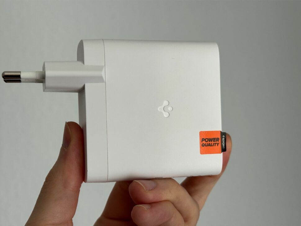 Spigen 140W Lader Design 1