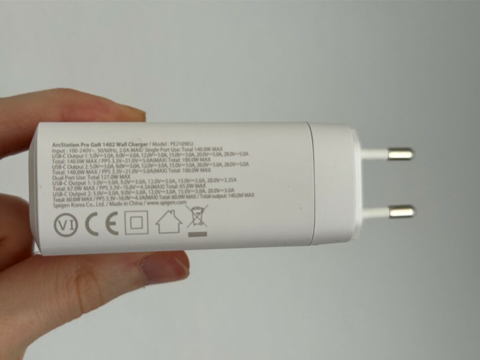 Spigen 140W Lader Design 4