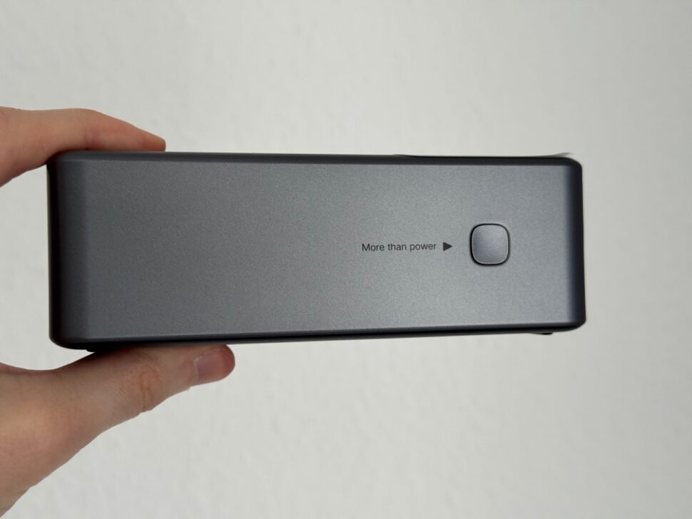Ugreen 165W Powerbank Design 3