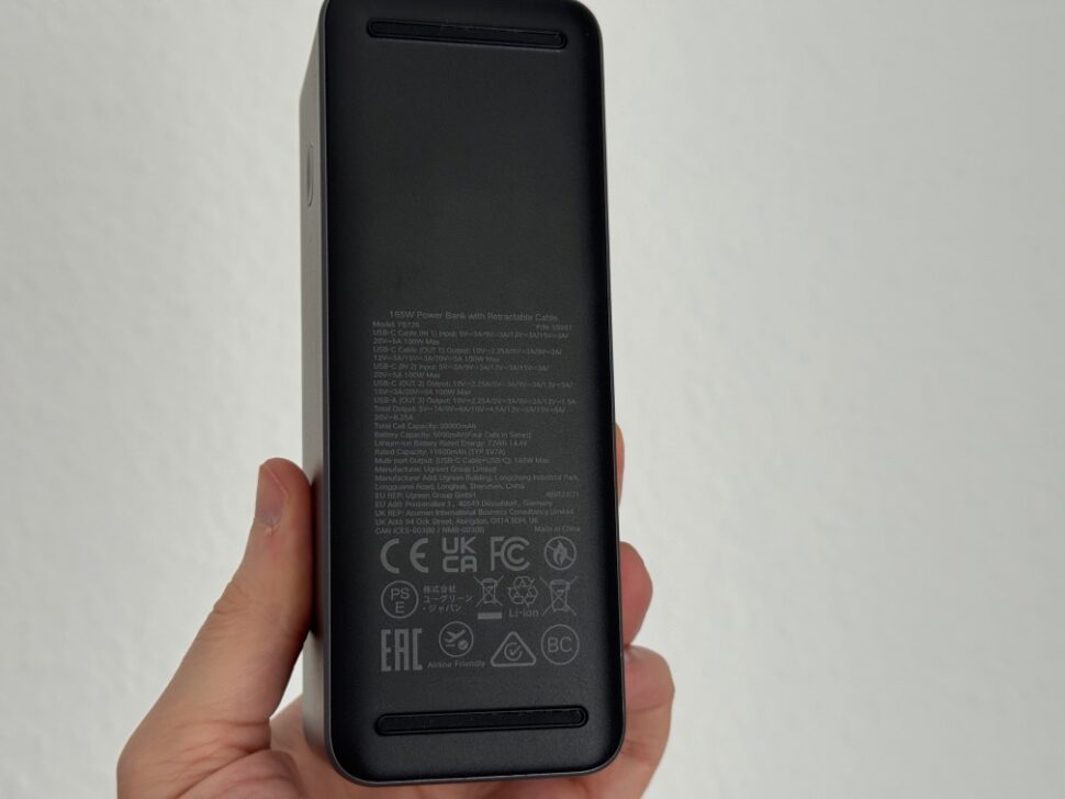 Ugreen 165W Powerbank Design 4