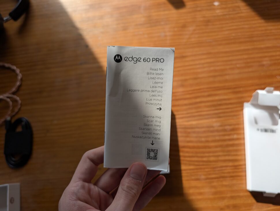 Motorola Edge 60 Pro Unboxing 4