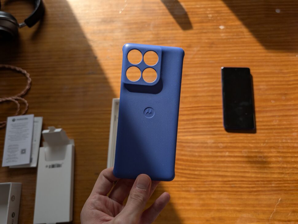 Motorola Edge 60 Pro Unboxing 6