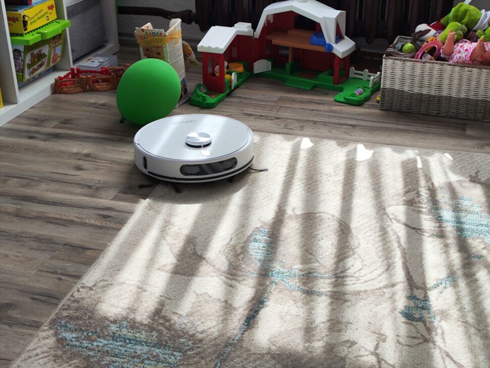 Tesvor S8 Pro Reinigungsleistung Hartboeden 2