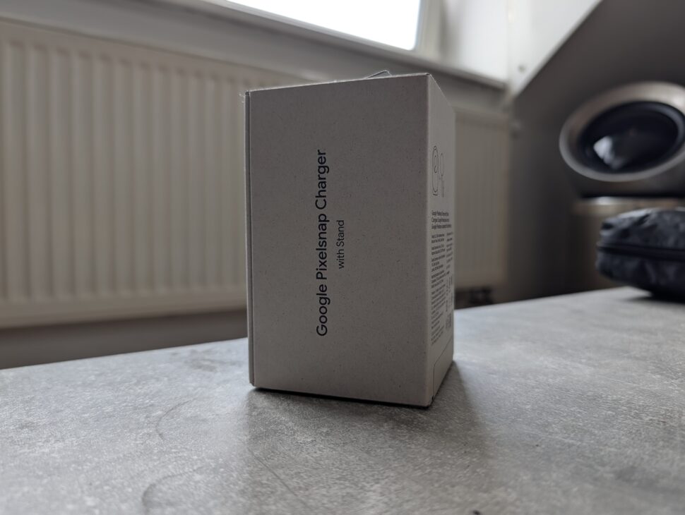 Google Pixelsnap Ladegeraet mit Standhalterung Unboxing II