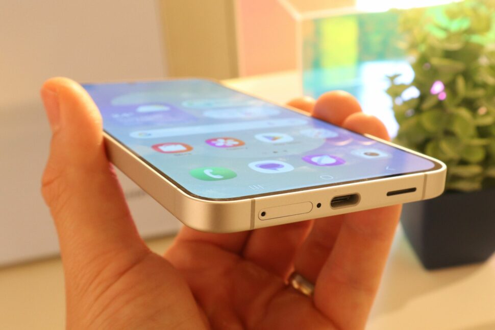 Samsung Galaxy S25 FE Launch Design 3