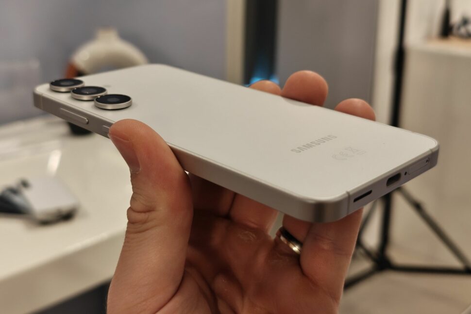 Samsung Galaxy S25 FE Launch Design 4