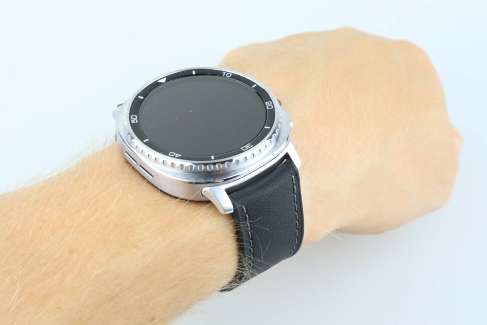Samsung Galaxy Watch 8 Classic Test Hand