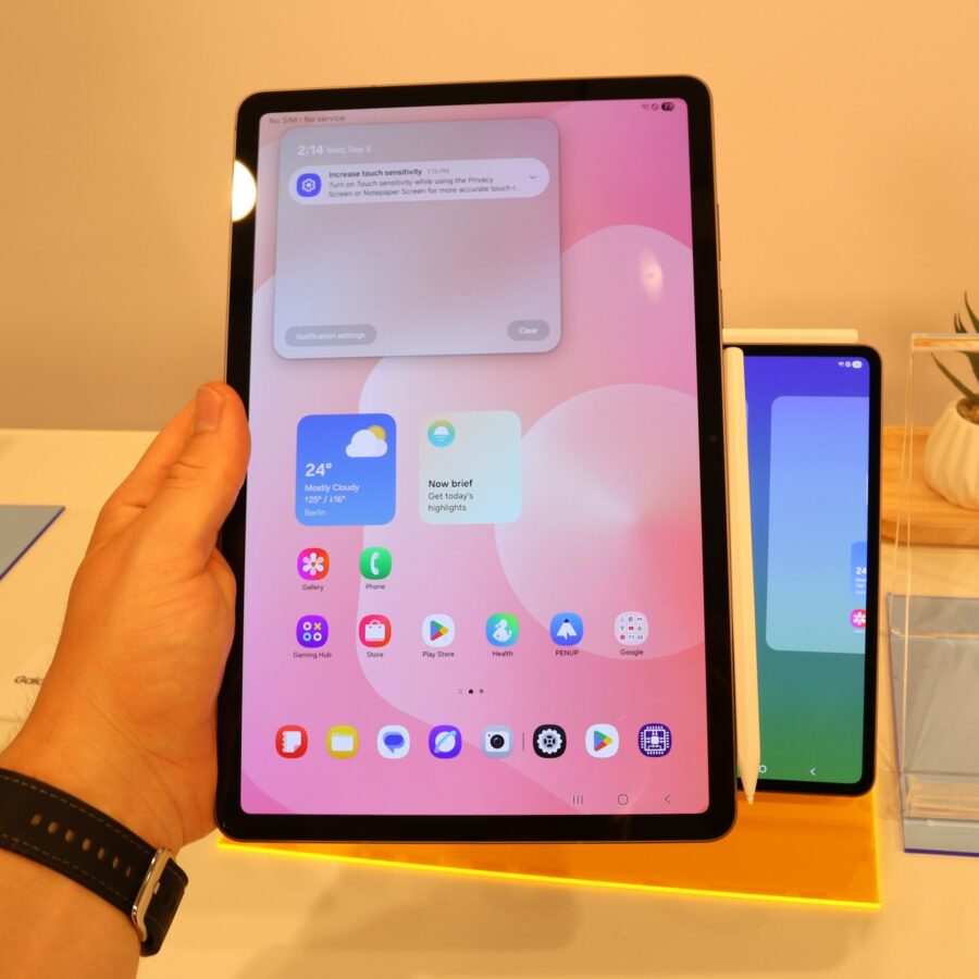Samsung Tab S11 vorgestellt Hand 2