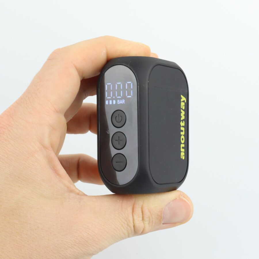 anoutway AT1 Pro Mini Elektropumpe Test Hand 2