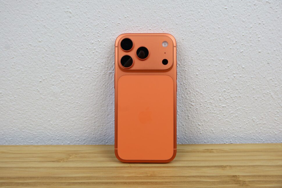 iPhone 17 Pro Desing orange Rueckseite 1
