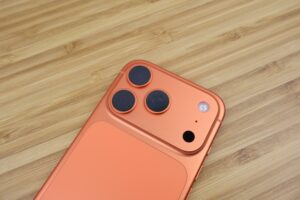 iPhone 17 Pro Desing orange Rueckseite 3 iPhone 17 Pro Desing orange Rueckseite 3