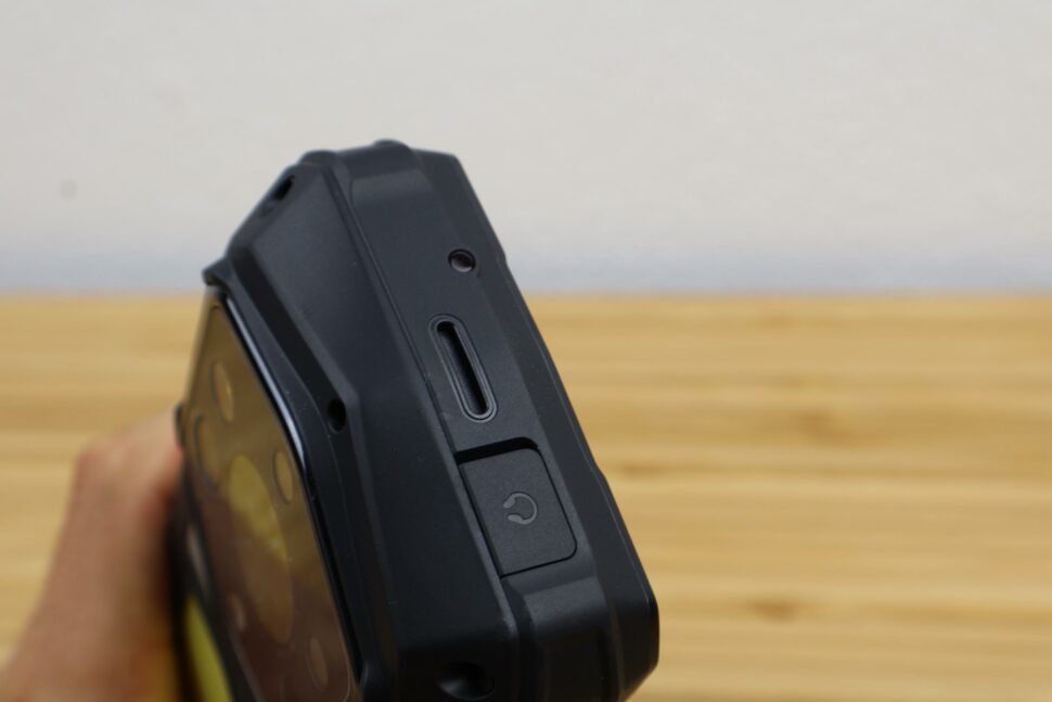 Ulefone Armor 29 Pro Anschluesse Ports 2