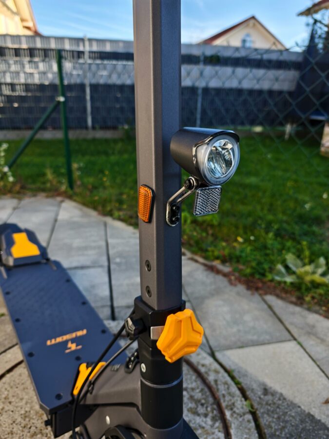 Ausom L1 vorn und hinten 1 Ausom L1 vorn und hinten 1