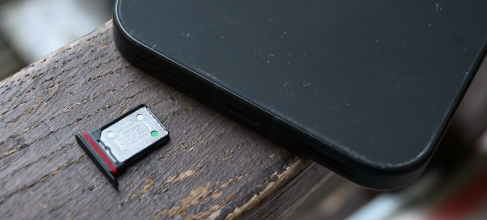 OnePlus 15 Test SIM slot e1763933635292