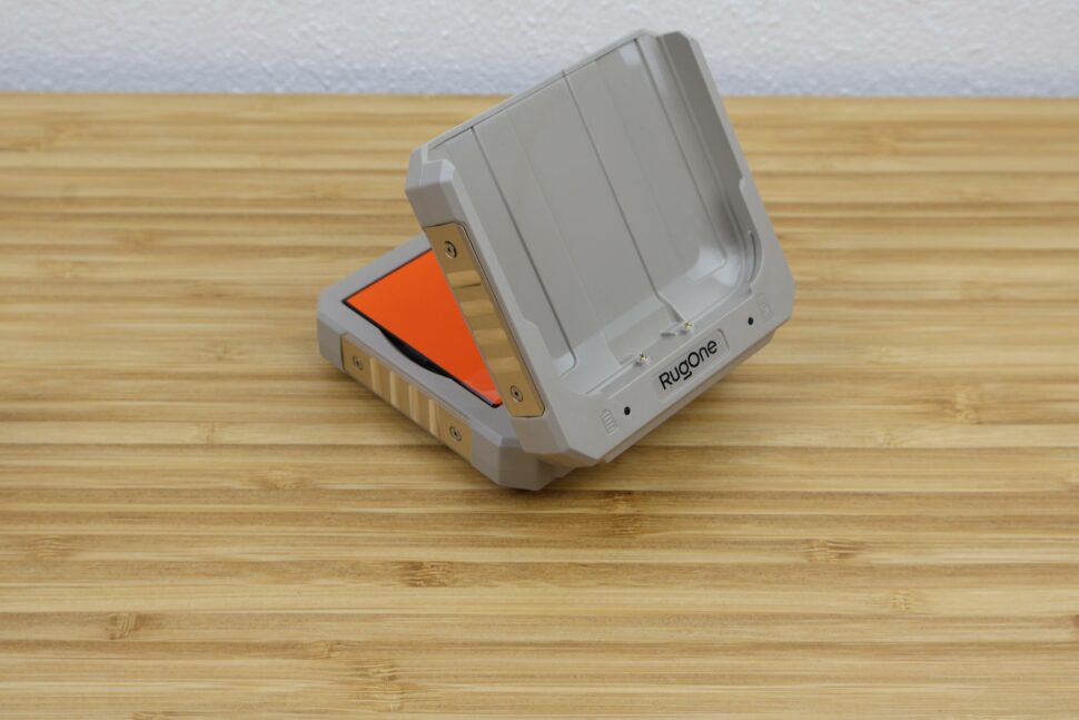 RugOne Xever 7 Pro Akku wechselbar Laufzeit Dock 1 RugOne Xever 7 Pro Akku wechselbar Laufzeit Dock 1