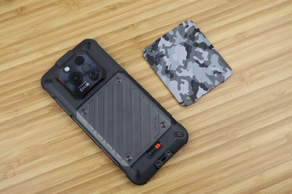 RugOne Xever 7 Pro wechselbare Rueckseite Akku 1 RugOne Xever 7 Pro wechselbare Rueckseite Akku 1