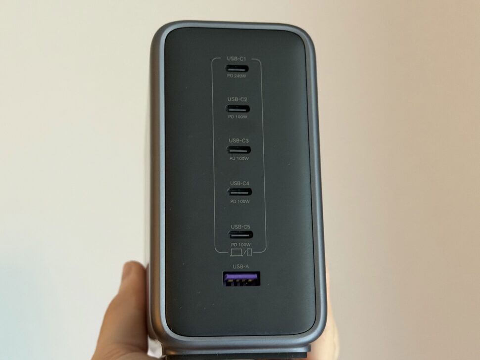 Ugreen 500W Desktop Charger Design 2