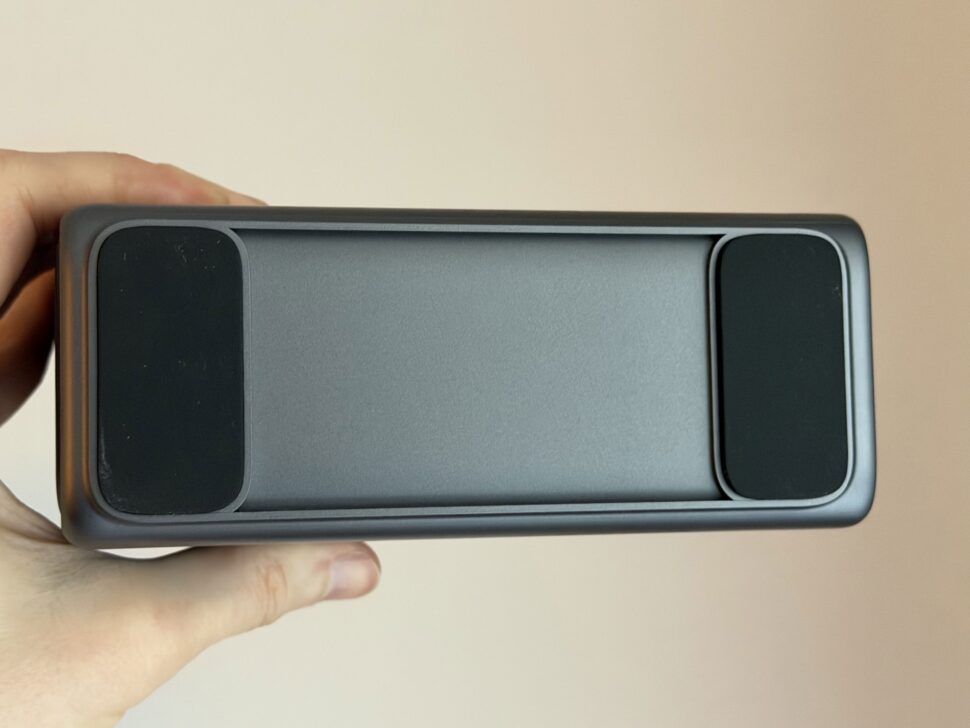 Ugreen 500W Desktop Charger Design 4