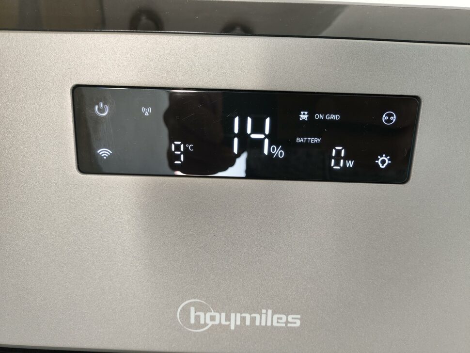 Hoymiles HiBattery 1920 AC Display 1