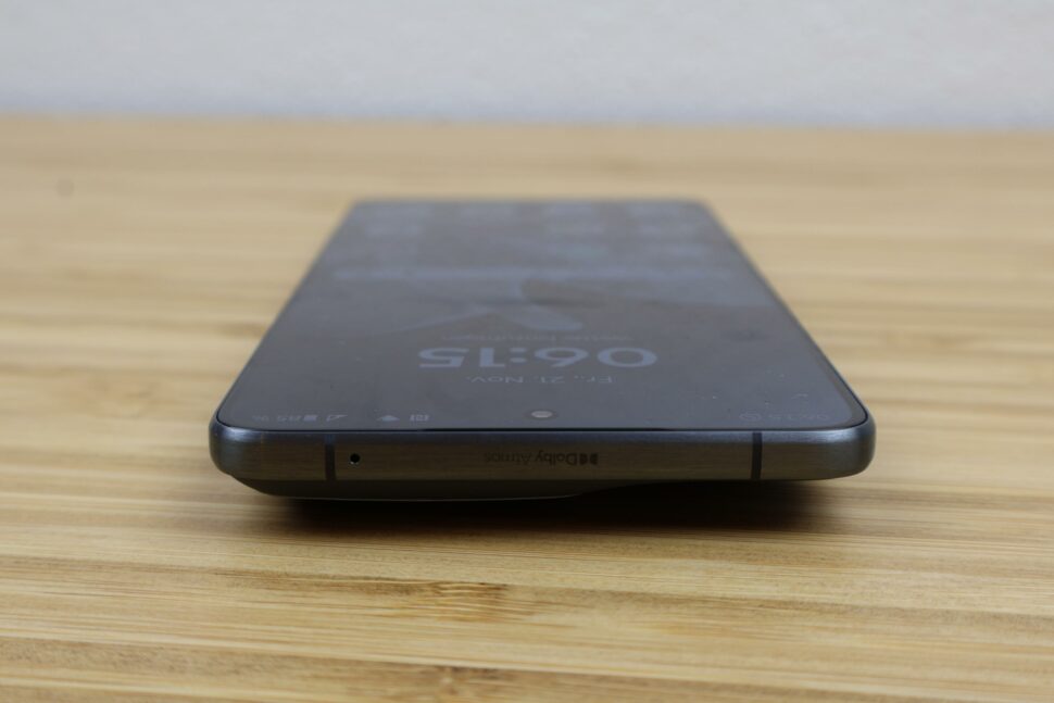 Motorola Edge 70 Anschluesse Verarbeitung Design 3