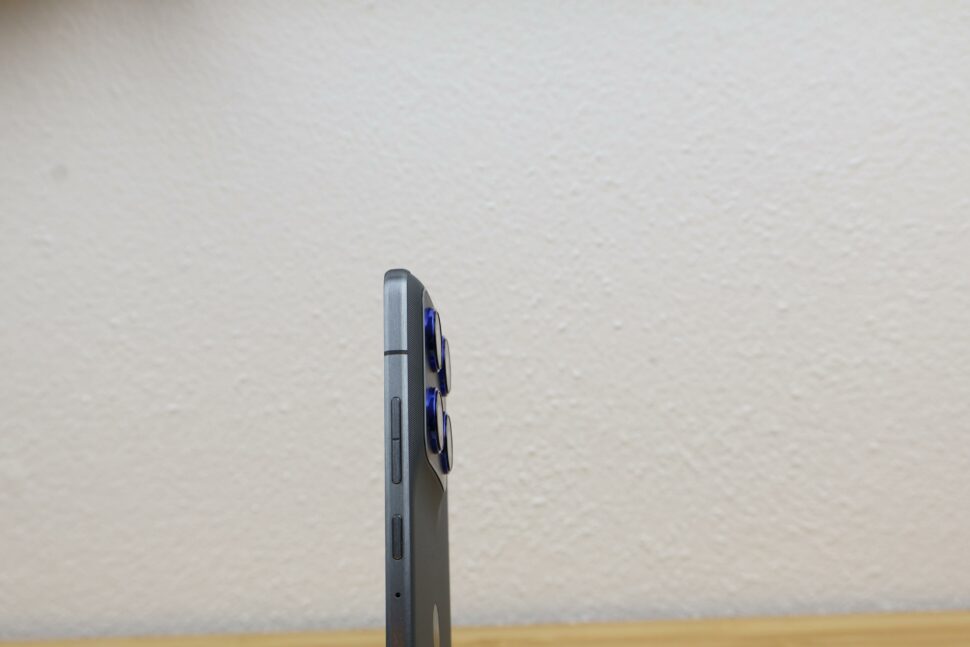 Motorola Edge 70 Anschluesse Verarbeitung Design 6