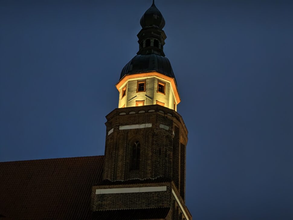 Vivo iQOO 15 Zoom 1 Vivo iQOO 15 Zoom 1